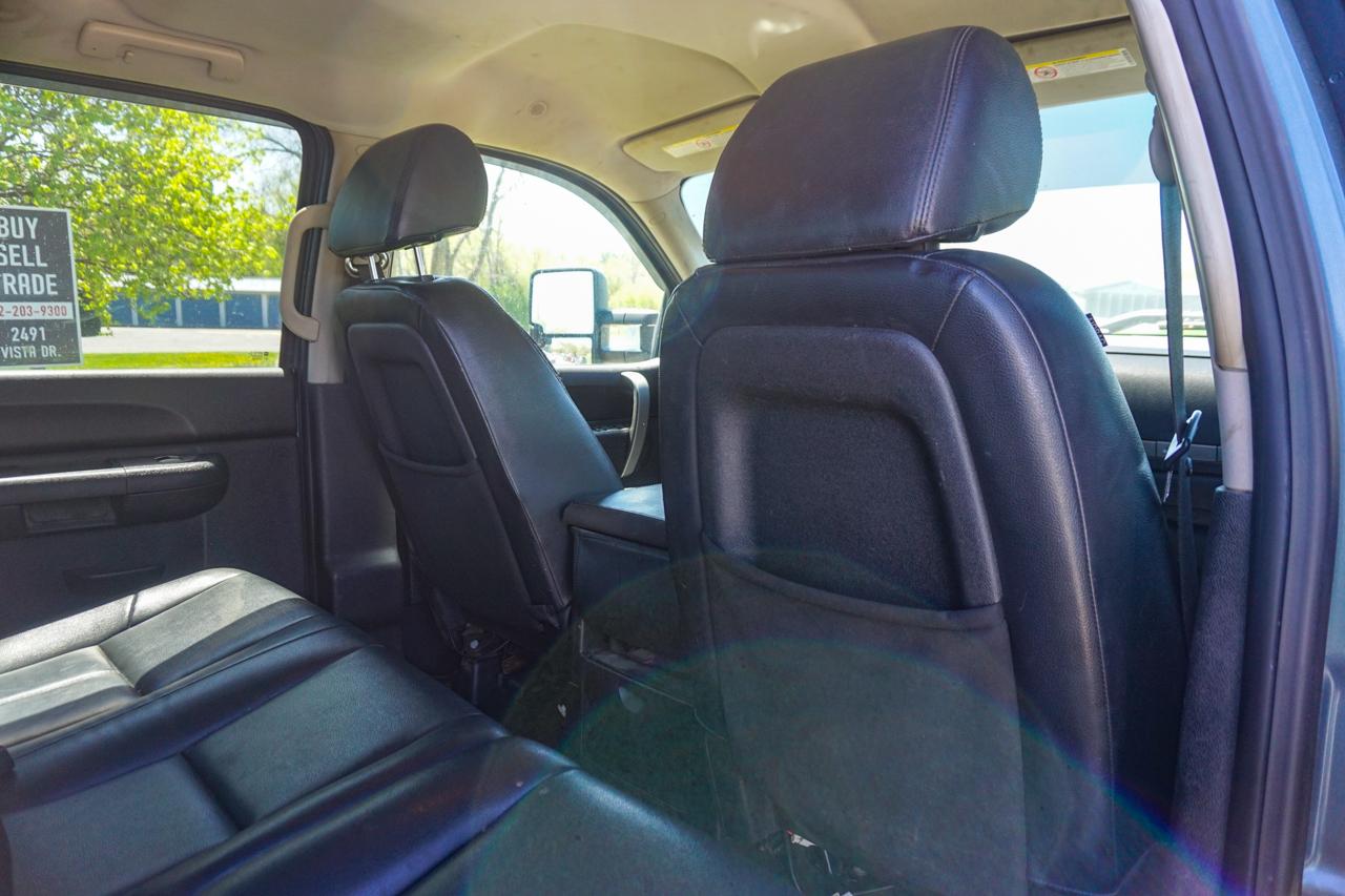 Chevrolet Silverado 2500HD 4WD Crew Cab 153.7" LT 2011