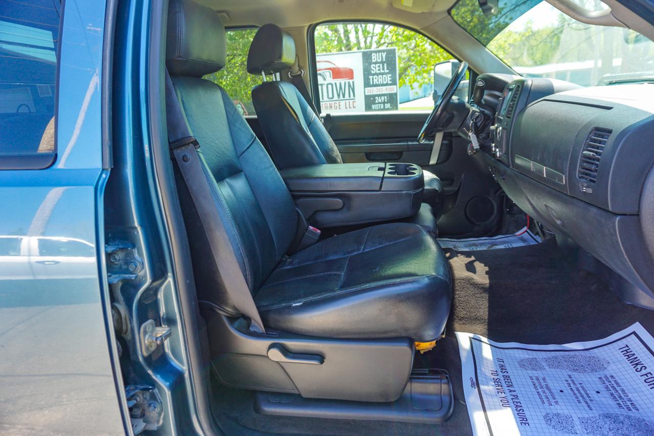 Chevrolet Silverado 2500HD 4WD Crew Cab 153.7" LT 2011