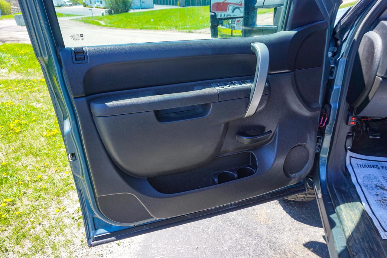Chevrolet Silverado 2500HD 4WD Crew Cab 153.7" LT 2011