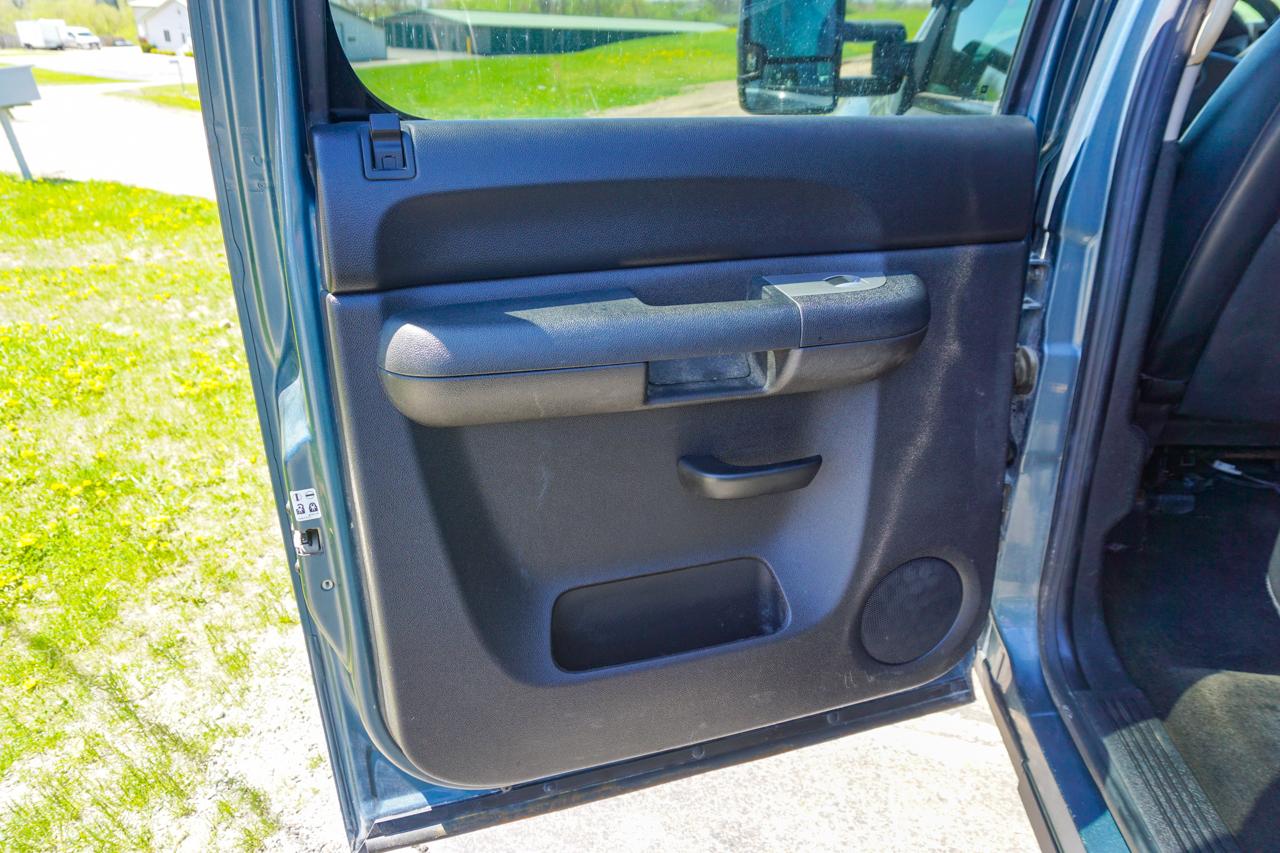 Chevrolet Silverado 2500HD 4WD Crew Cab 153.7" LT 2011