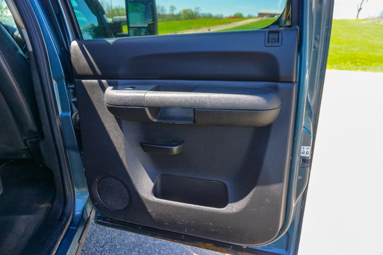 Chevrolet Silverado 2500HD 4WD Crew Cab 153.7" LT 2011