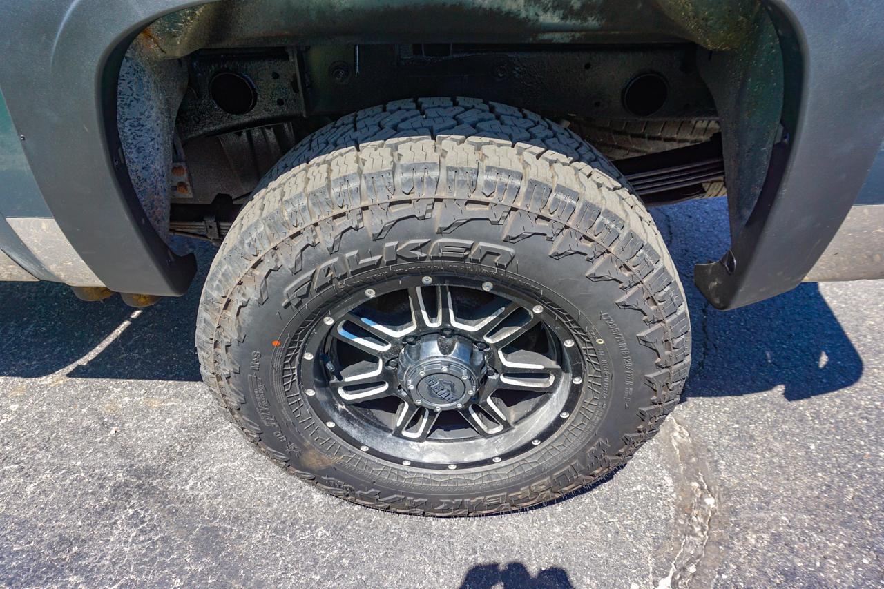 Chevrolet Silverado 2500HD 4WD Crew Cab 153.7" LT 2011