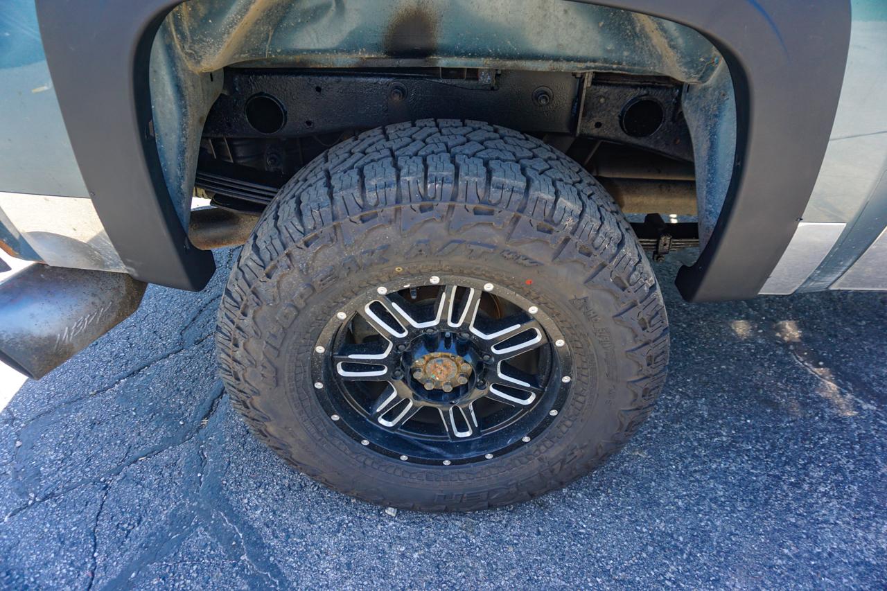 Chevrolet Silverado 2500HD 4WD Crew Cab 153.7" LT 2011