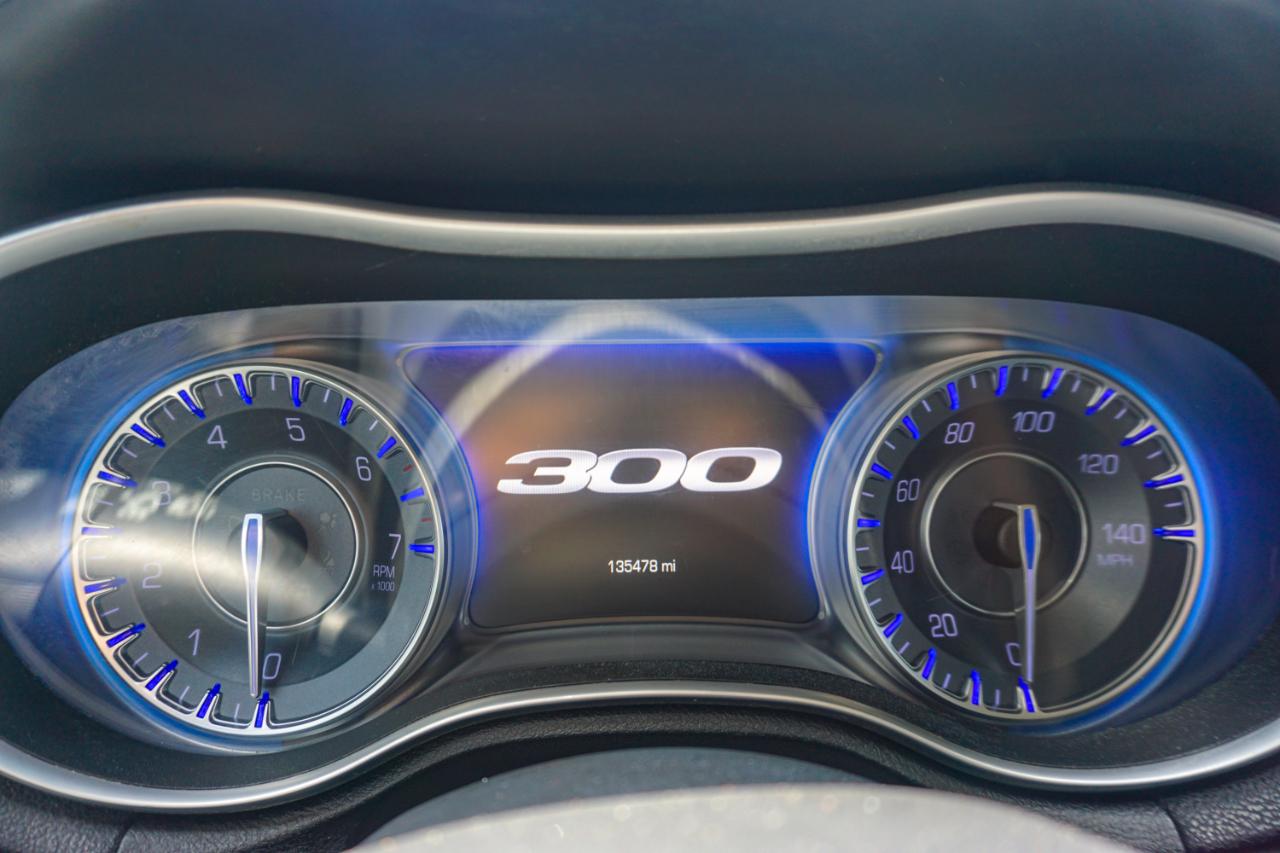 Chrysler 300 4dr Sdn Limited AWD 2015