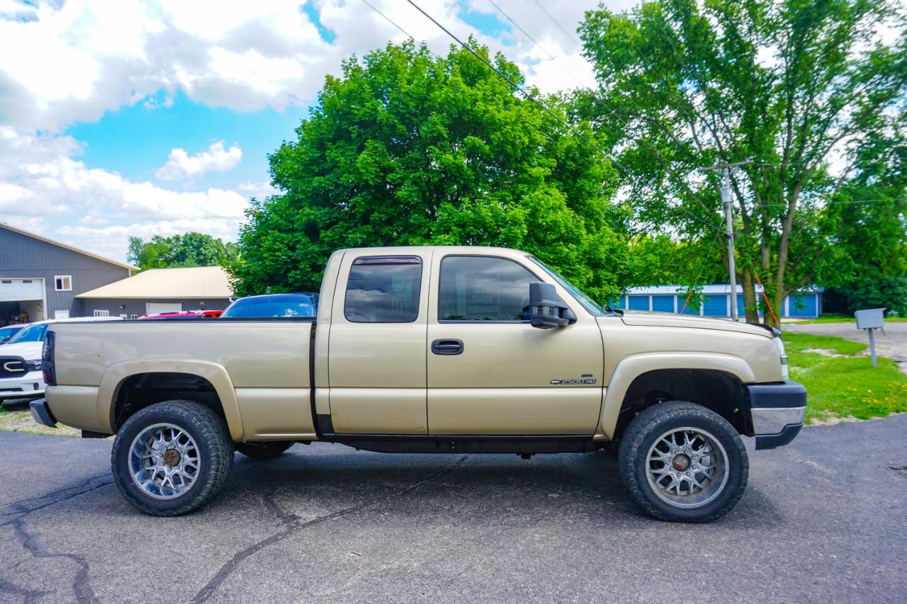Chevrolet Silverado 2500HD Ext Cab 143.5" WB 4WD LS 2004