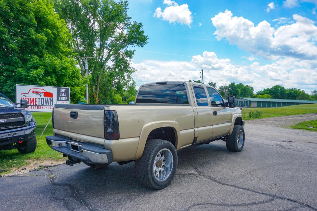 Chevrolet Silverado 2500HD Ext Cab 143.5" WB 4WD LS 2004