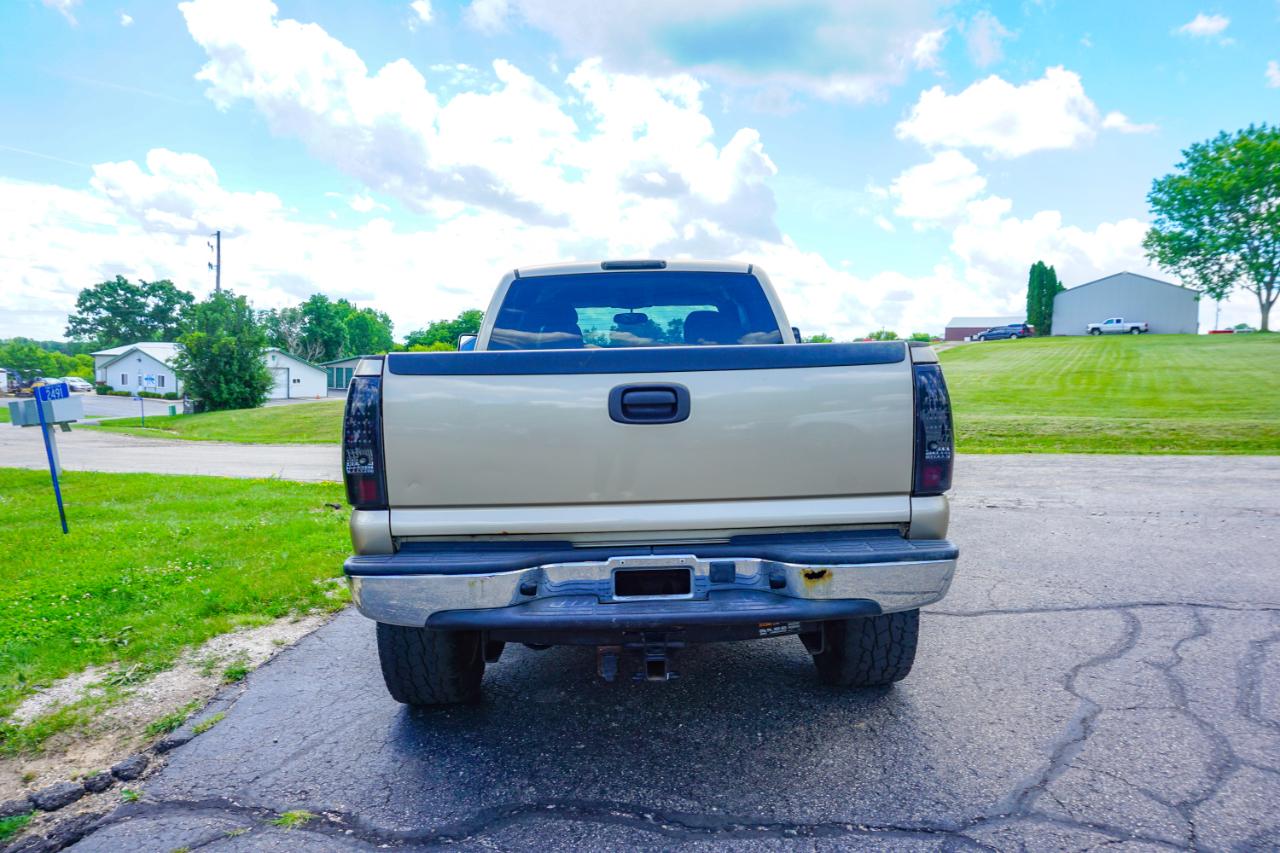 Chevrolet Silverado 2500HD Ext Cab 143.5" WB 4WD LS 2004