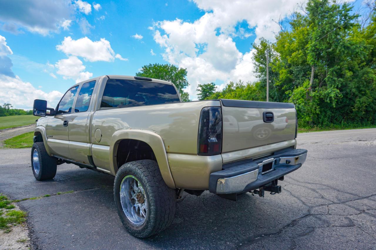 Chevrolet Silverado 2500HD Ext Cab 143.5" WB 4WD LS 2004