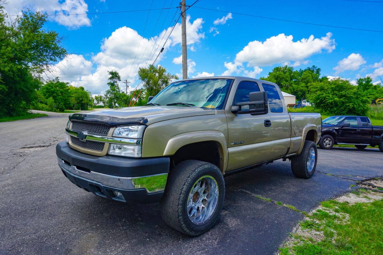 Chevrolet Silverado 2500HD Ext Cab 143.5" WB 4WD LS 2004