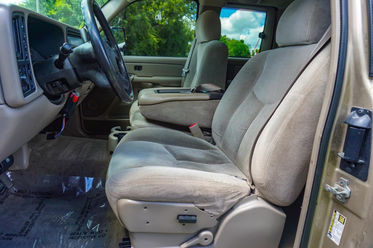 Chevrolet Silverado 2500HD Ext Cab 143.5" WB 4WD LS 2004