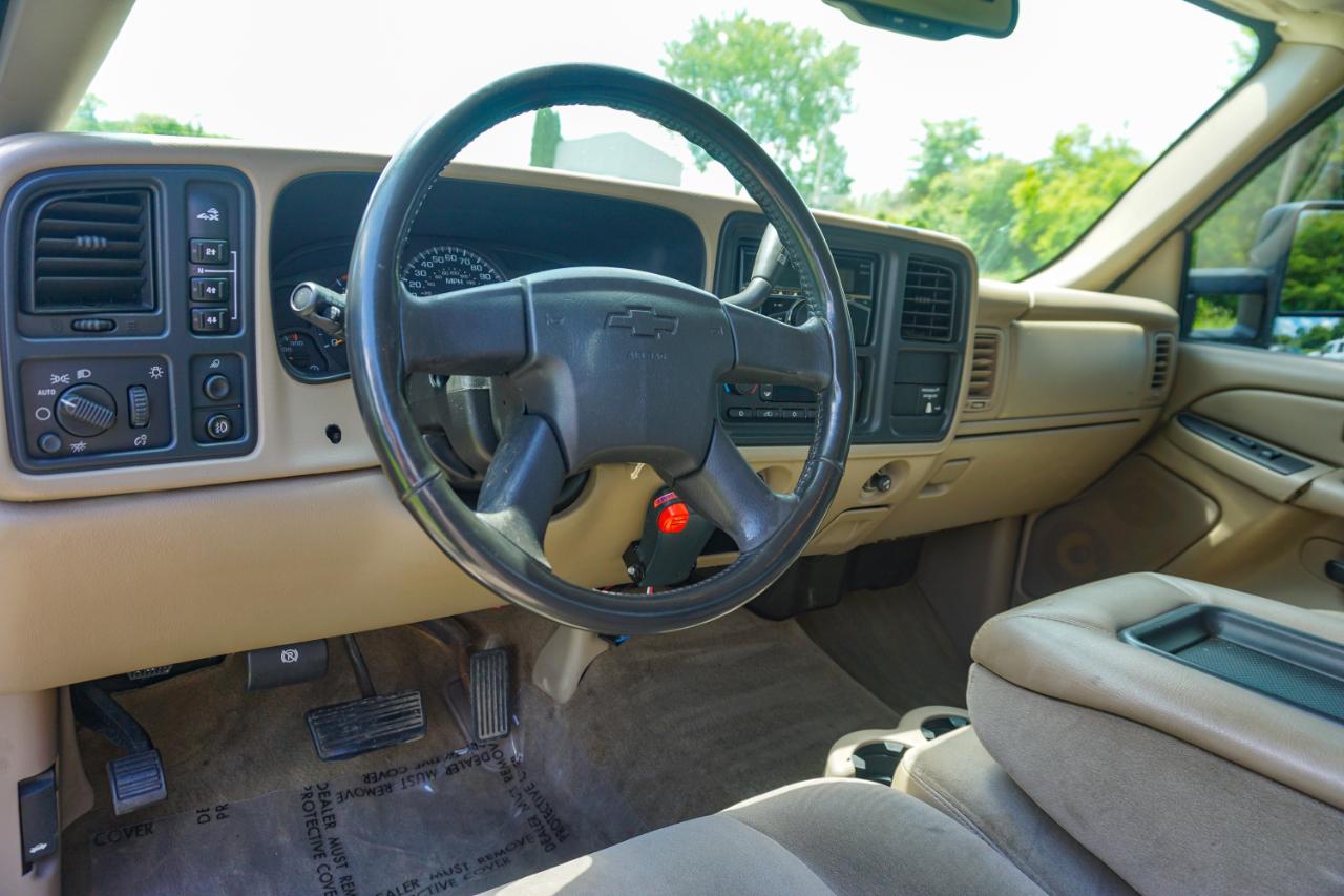 Chevrolet Silverado 2500HD Ext Cab 143.5" WB 4WD LS 2004