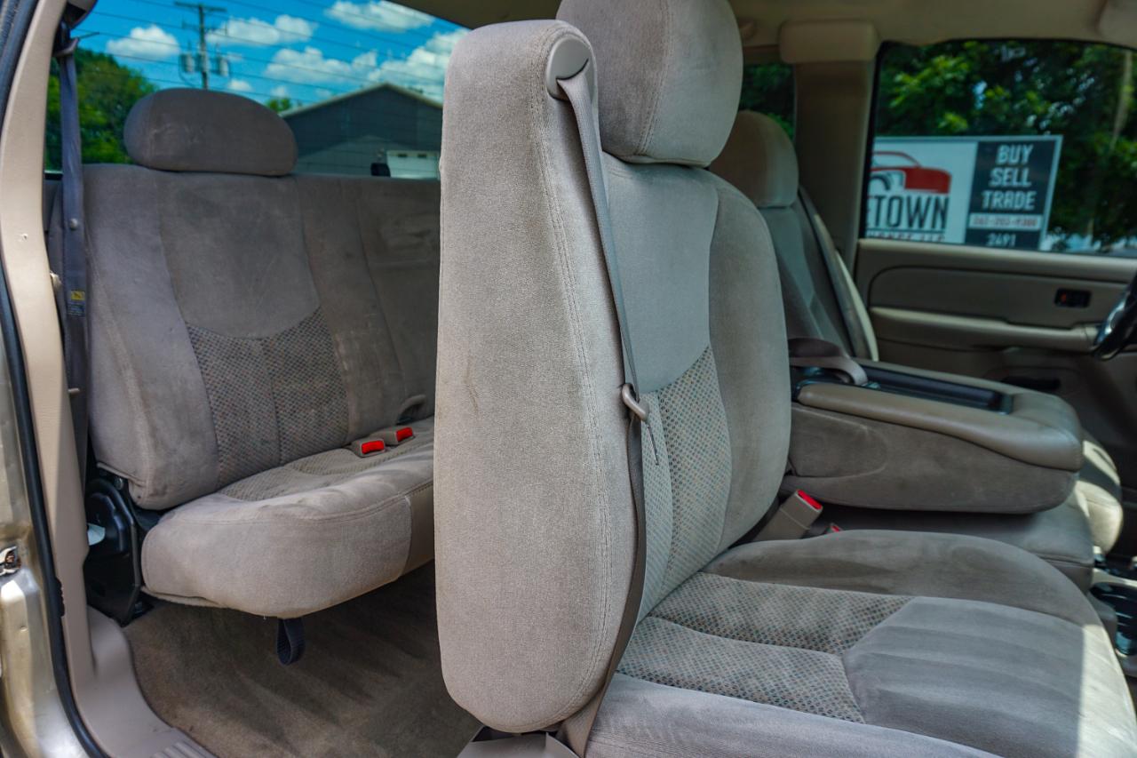 Chevrolet Silverado 2500HD Ext Cab 143.5" WB 4WD LS 2004