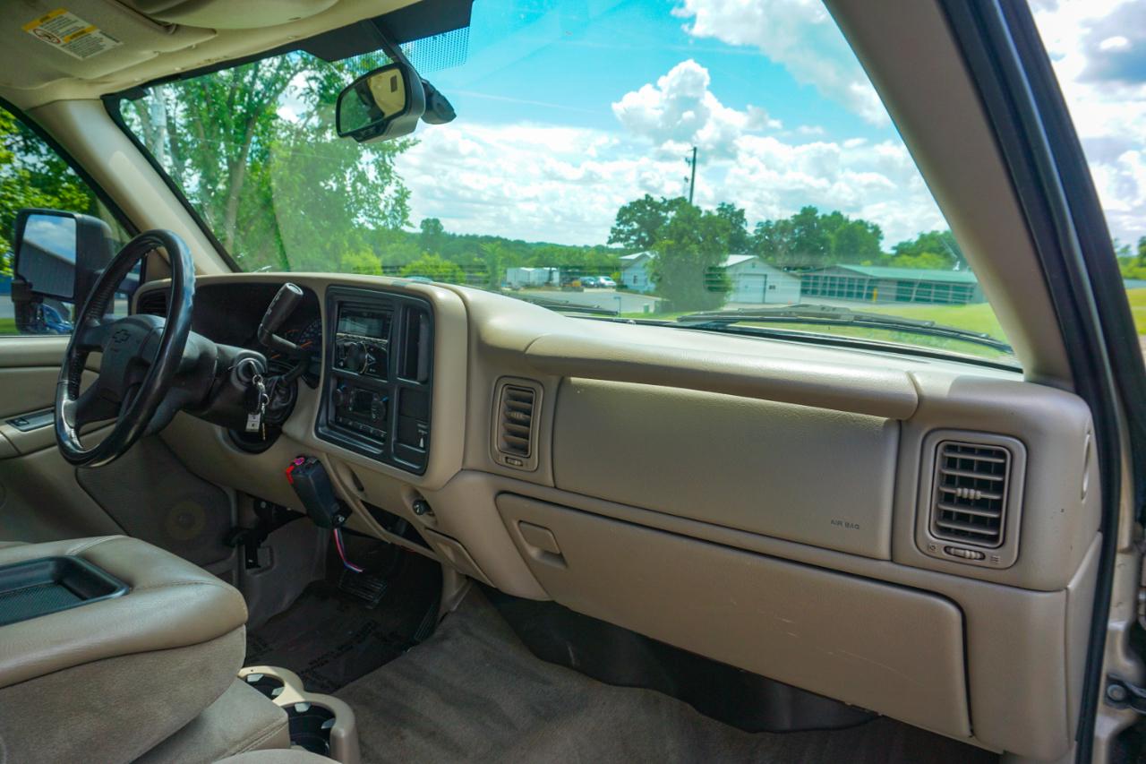 Chevrolet Silverado 2500HD Ext Cab 143.5" WB 4WD LS 2004