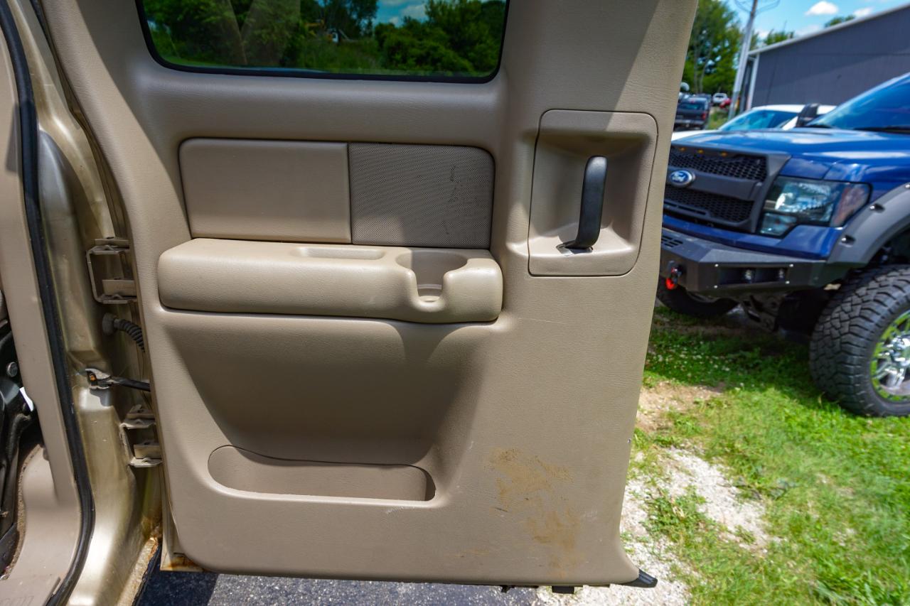 Chevrolet Silverado 2500HD Ext Cab 143.5" WB 4WD LS 2004