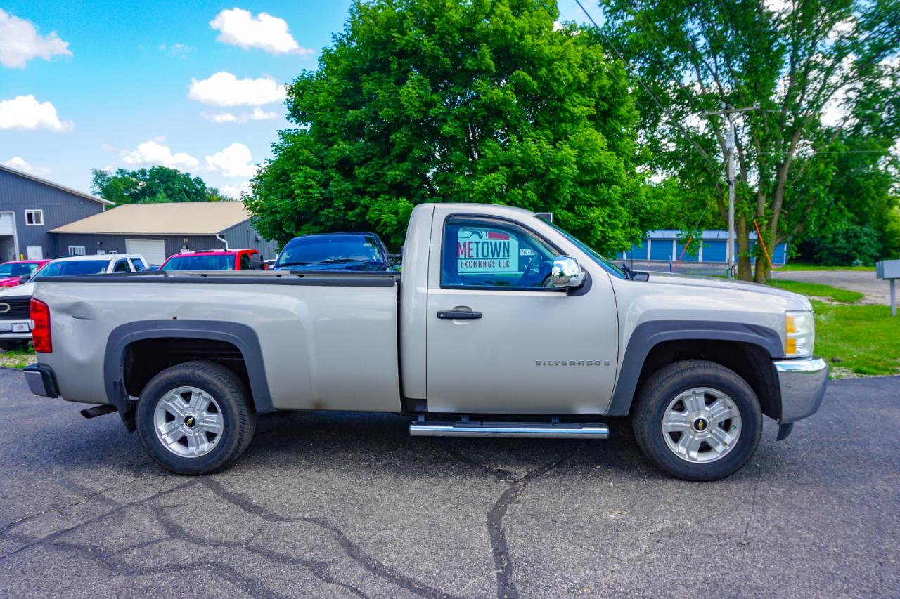 Chevrolet Silverado 1500 4WD Reg Cab 133.0" Work Truck 2008