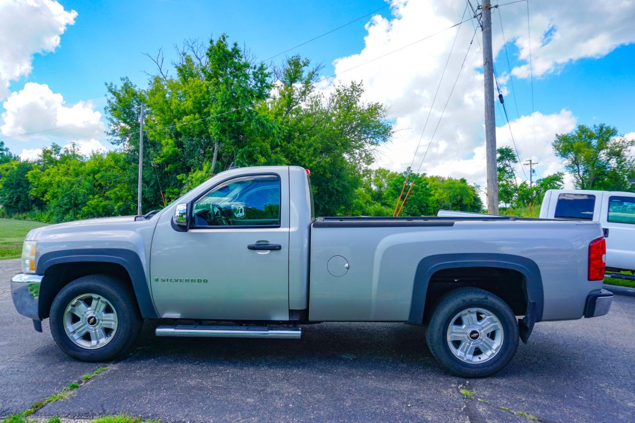 Chevrolet Silverado 1500 4WD Reg Cab 133.0" Work Truck 2008