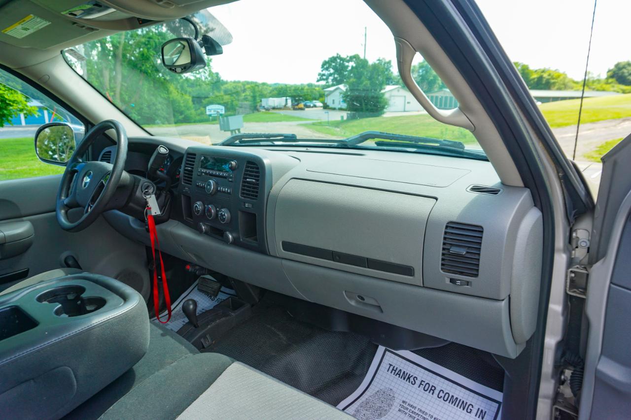 Chevrolet Silverado 1500 4WD Reg Cab 133.0" Work Truck 2008