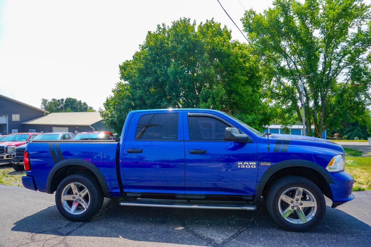 RAM 1500 4WD Crew Cab 140.5" Express 2015