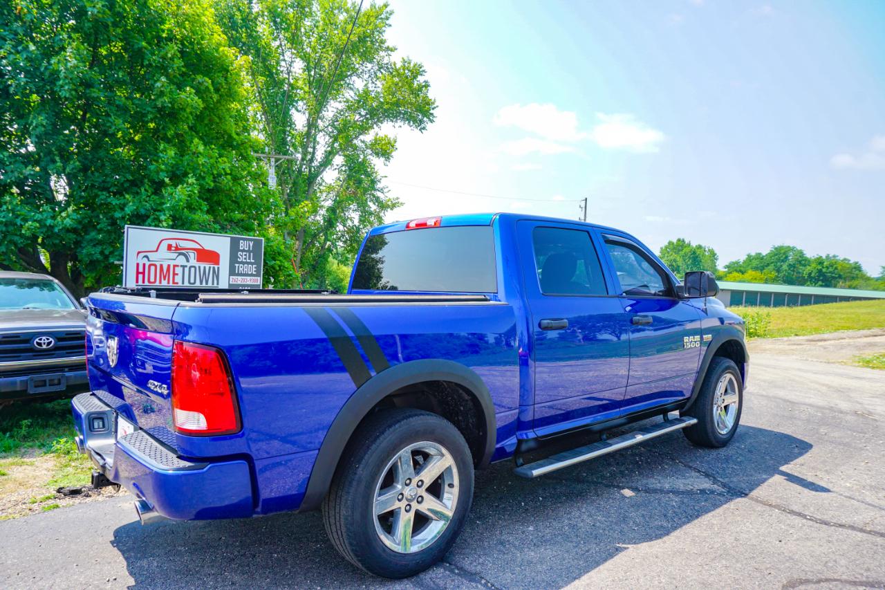 RAM 1500 4WD Crew Cab 140.5" Express 2015