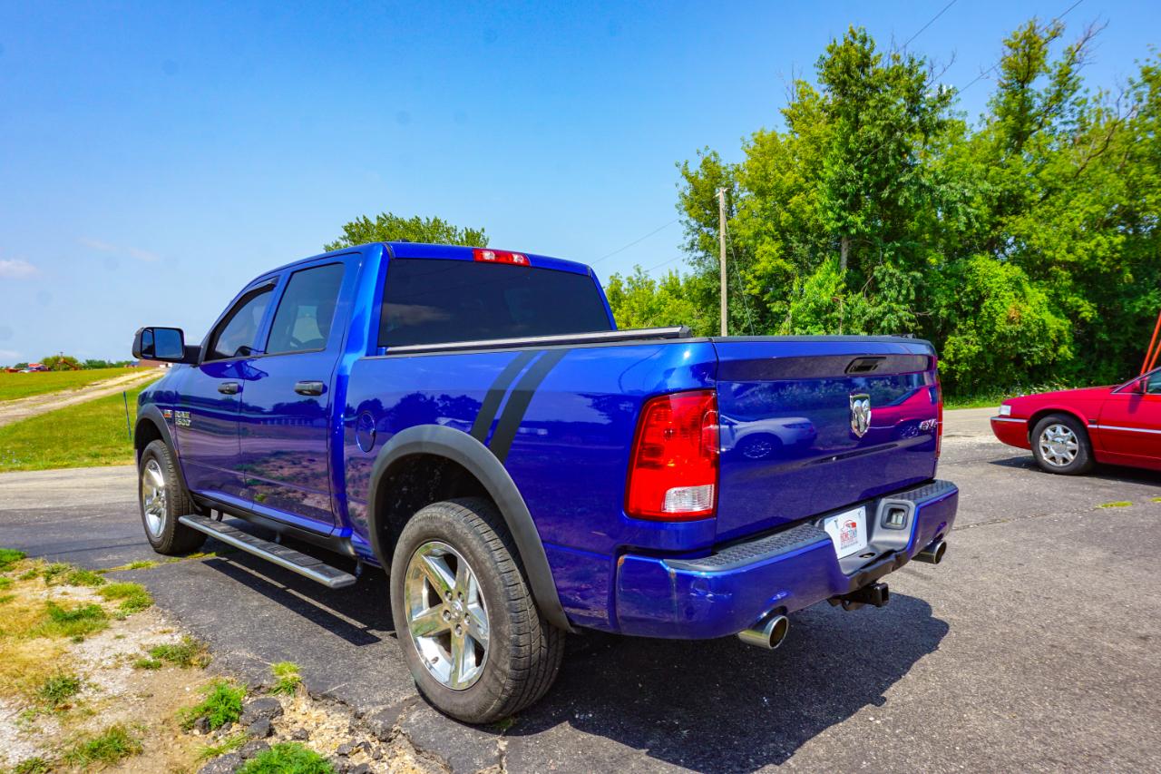 RAM 1500 4WD Crew Cab 140.5" Express 2015