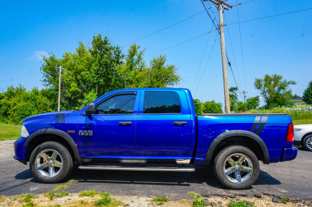 RAM 1500 4WD Crew Cab 140.5" Express 2015