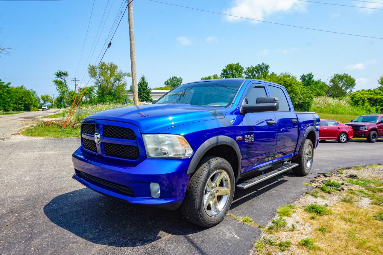 RAM 1500 4WD Crew Cab 140.5" Express 2015