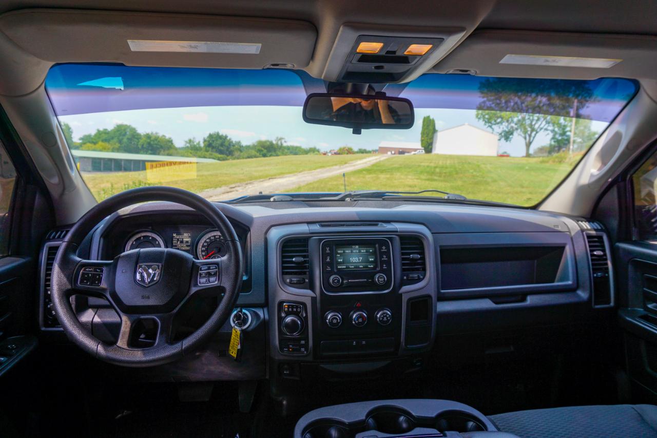 RAM 1500 4WD Crew Cab 140.5" Express 2015