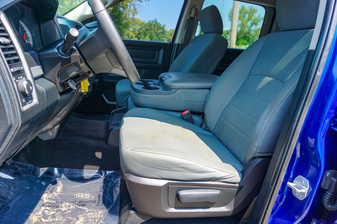 RAM 1500 4WD Crew Cab 140.5" Express 2015