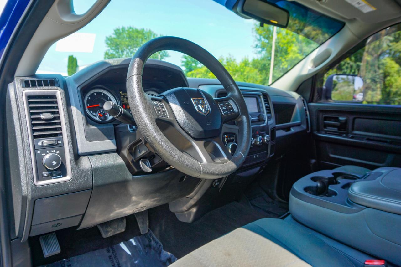 RAM 1500 4WD Crew Cab 140.5" Express 2015