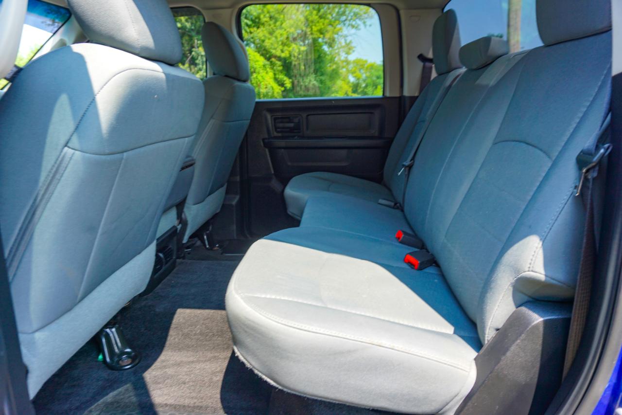 RAM 1500 4WD Crew Cab 140.5" Express 2015