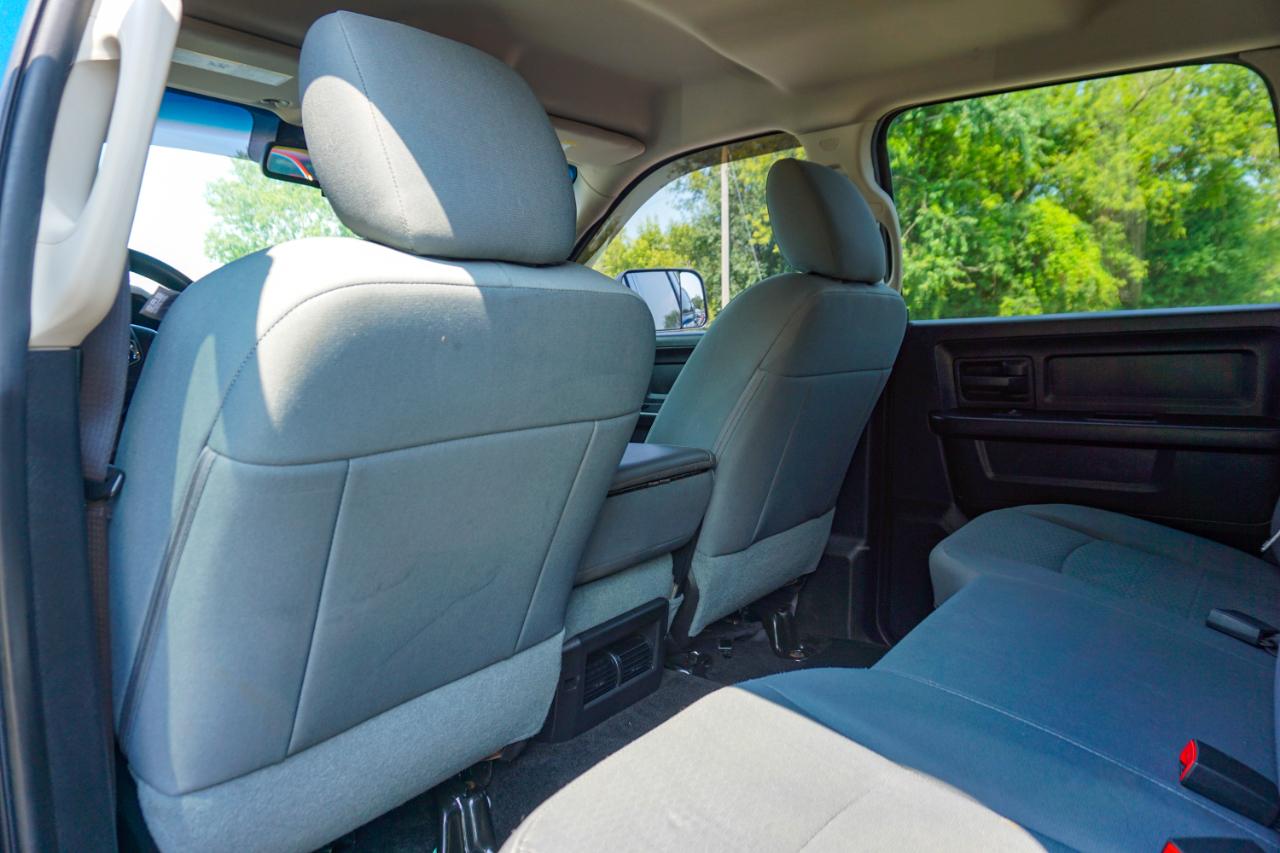 RAM 1500 4WD Crew Cab 140.5" Express 2015