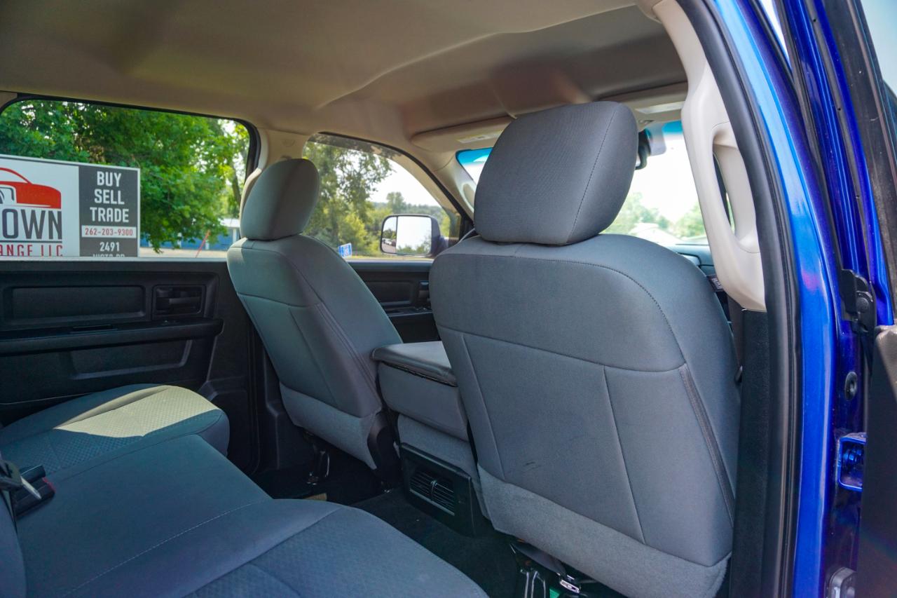 RAM 1500 4WD Crew Cab 140.5" Express 2015