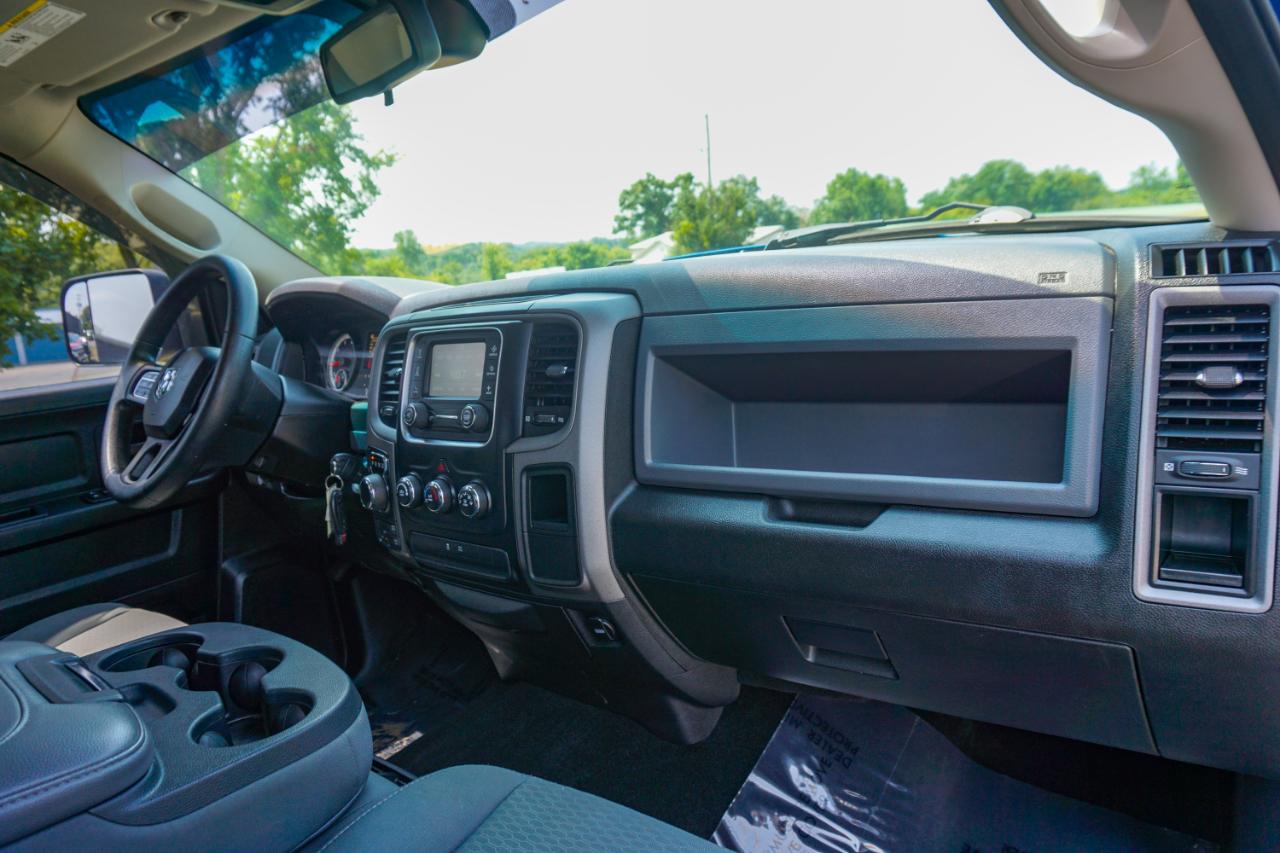 RAM 1500 4WD Crew Cab 140.5" Express 2015