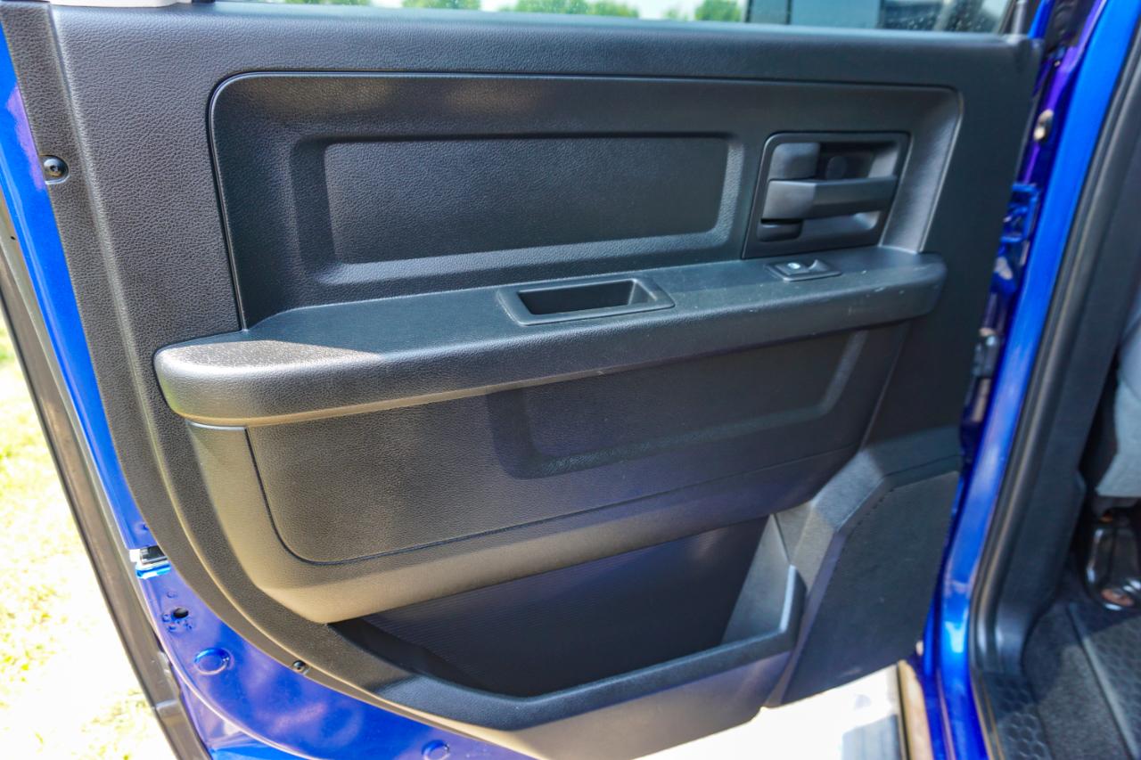 RAM 1500 4WD Crew Cab 140.5" Express 2015