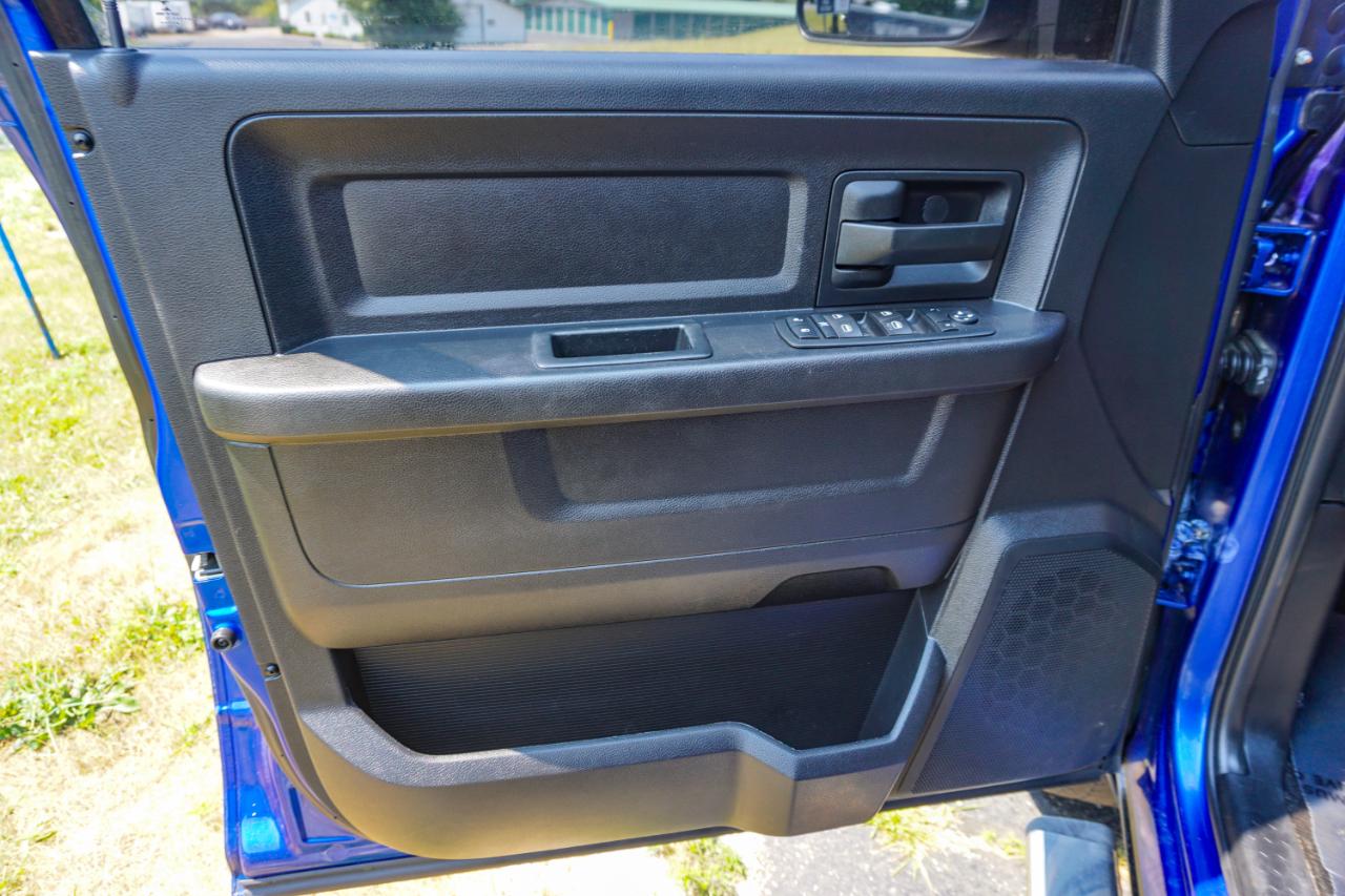 RAM 1500 4WD Crew Cab 140.5" Express 2015