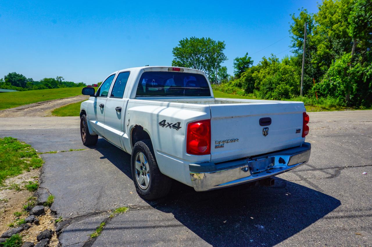 Dodge Dakota 4dr Quad Cab 131" WB 4WD SLT 2005