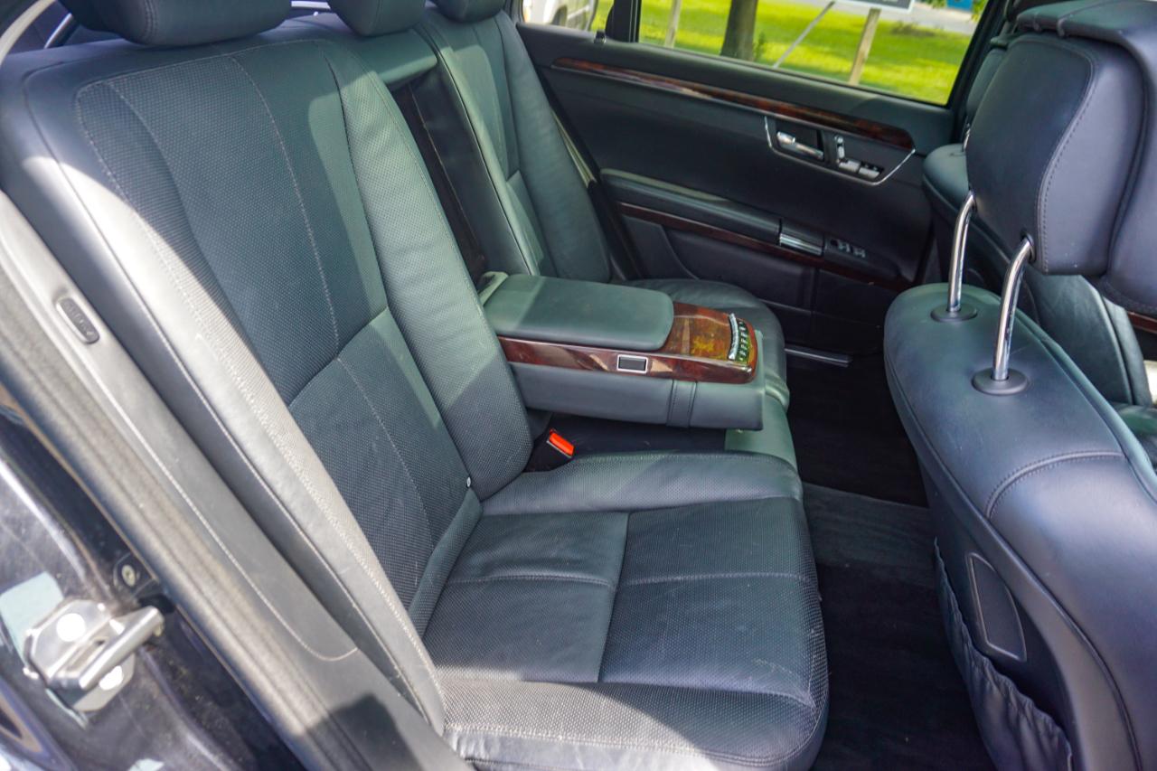 Mercedes-Benz S-Class 4dr Sdn 5.5L V12 RWD 2007