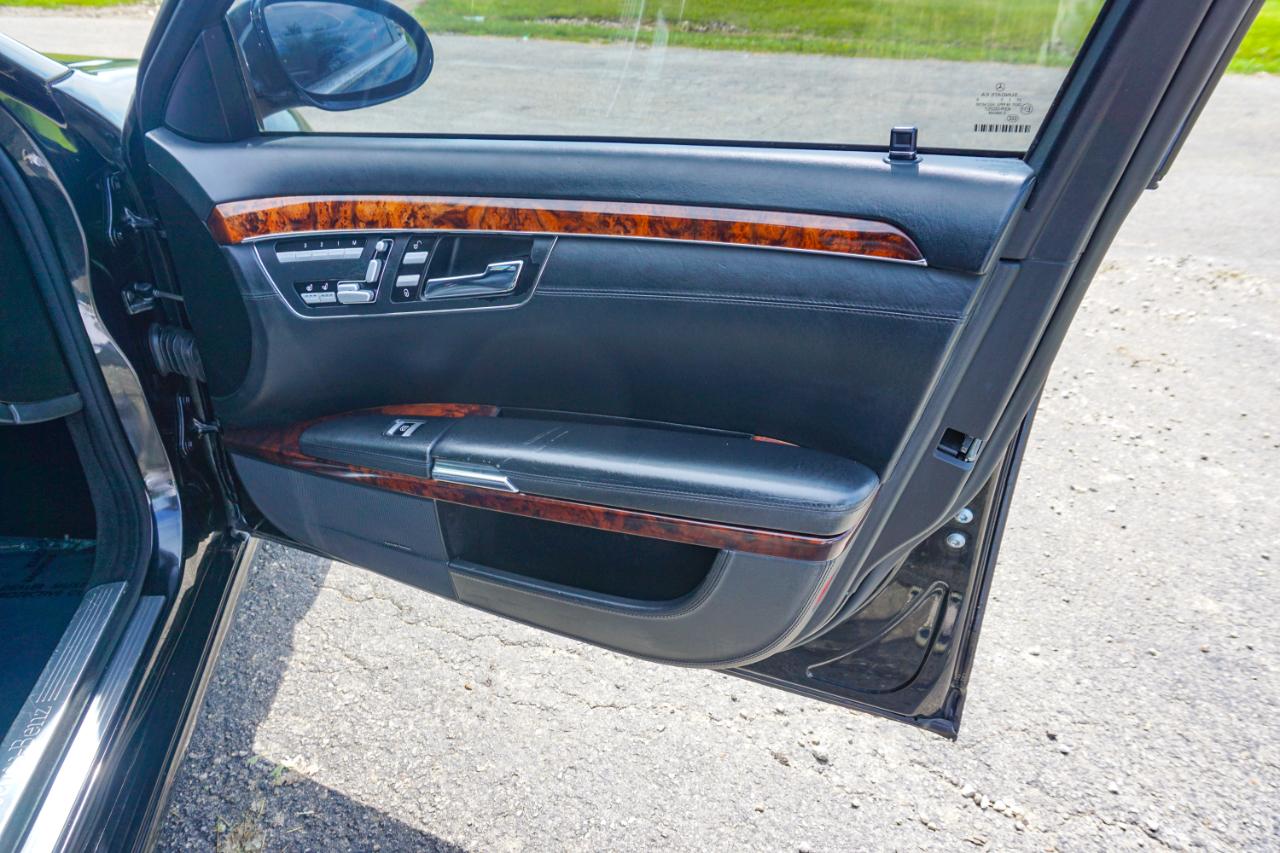 Mercedes-Benz S-Class 4dr Sdn 5.5L V12 RWD 2007