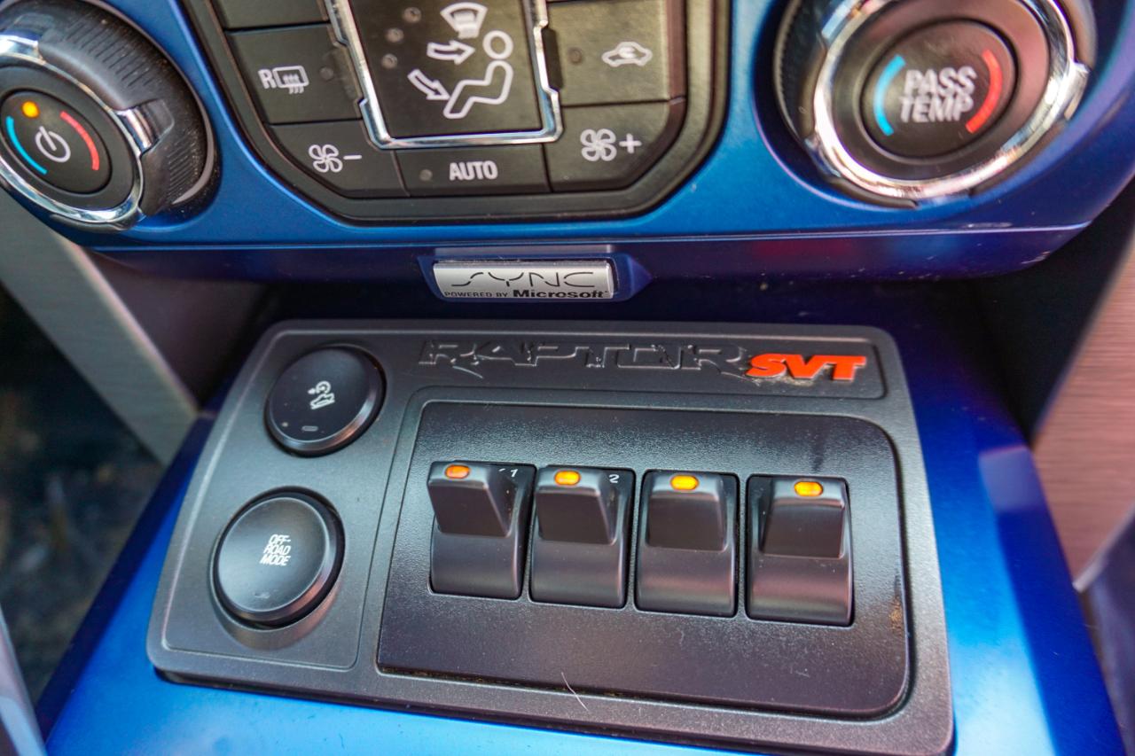 Ford F-150 4WD SuperCab 133" SVT Raptor 2014