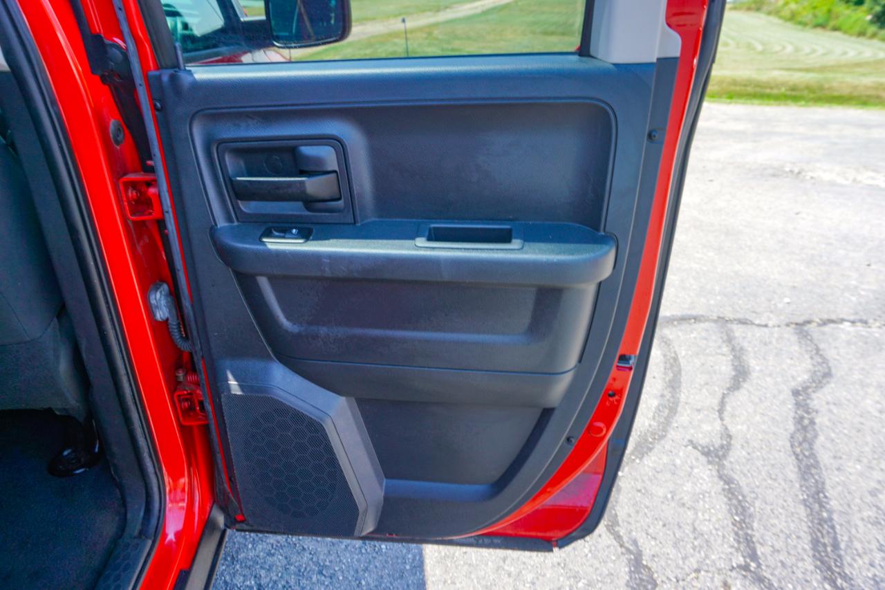 RAM 1500 4WD Quad Cab 140.5" Express 2012