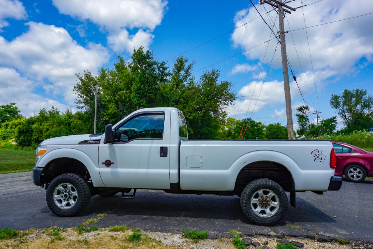 Ford Super Duty F-350 SRW 4WD Reg Cab 137" XLT 2015