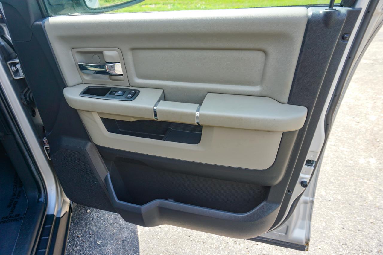RAM 1500 4WD Quad Cab 140.5" SLT 2011