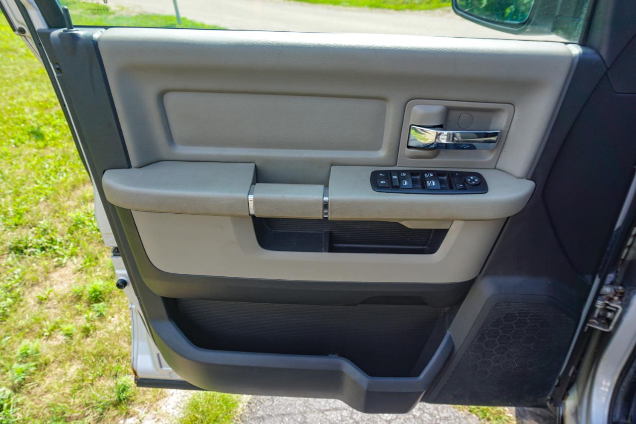 RAM 1500 4WD Quad Cab 140.5" SLT 2011