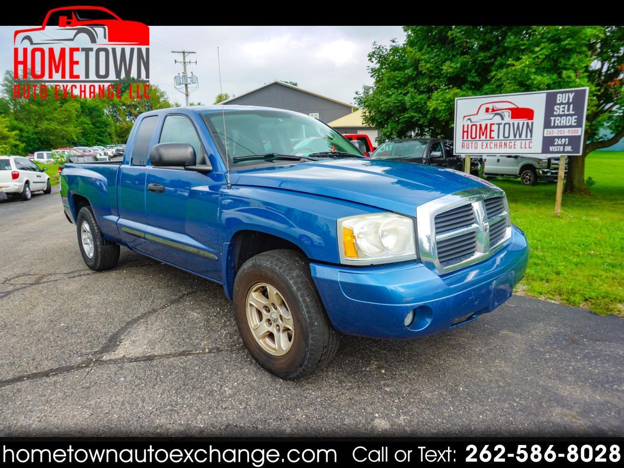 Dodge Dakota 2dr Club Cab 131" WB 4WD SLT 2005