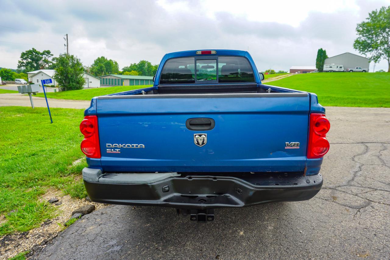 Dodge Dakota 2dr Club Cab 131" WB 4WD SLT 2005