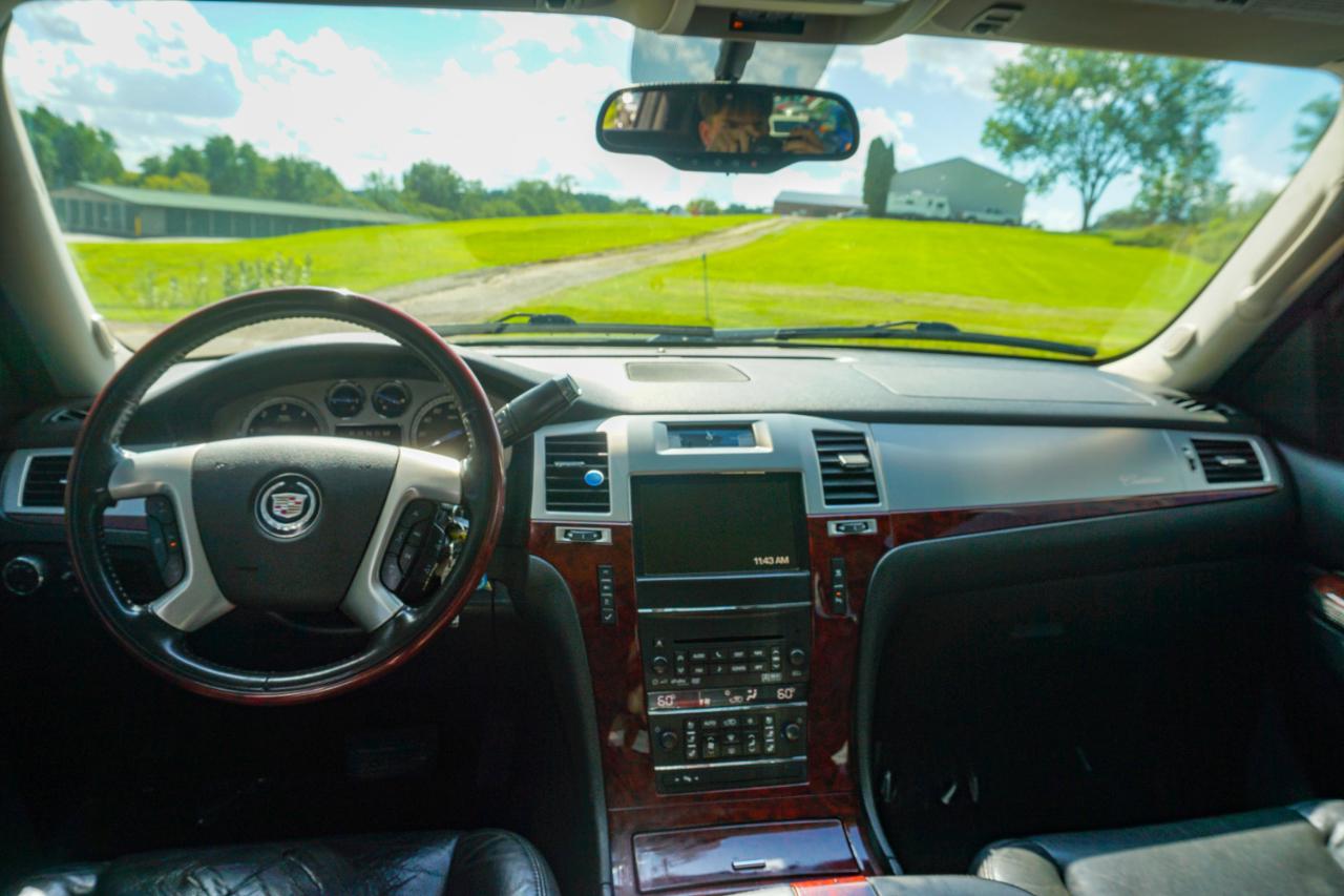 Cadillac Escalade EXT AWD 4dr Base 2011