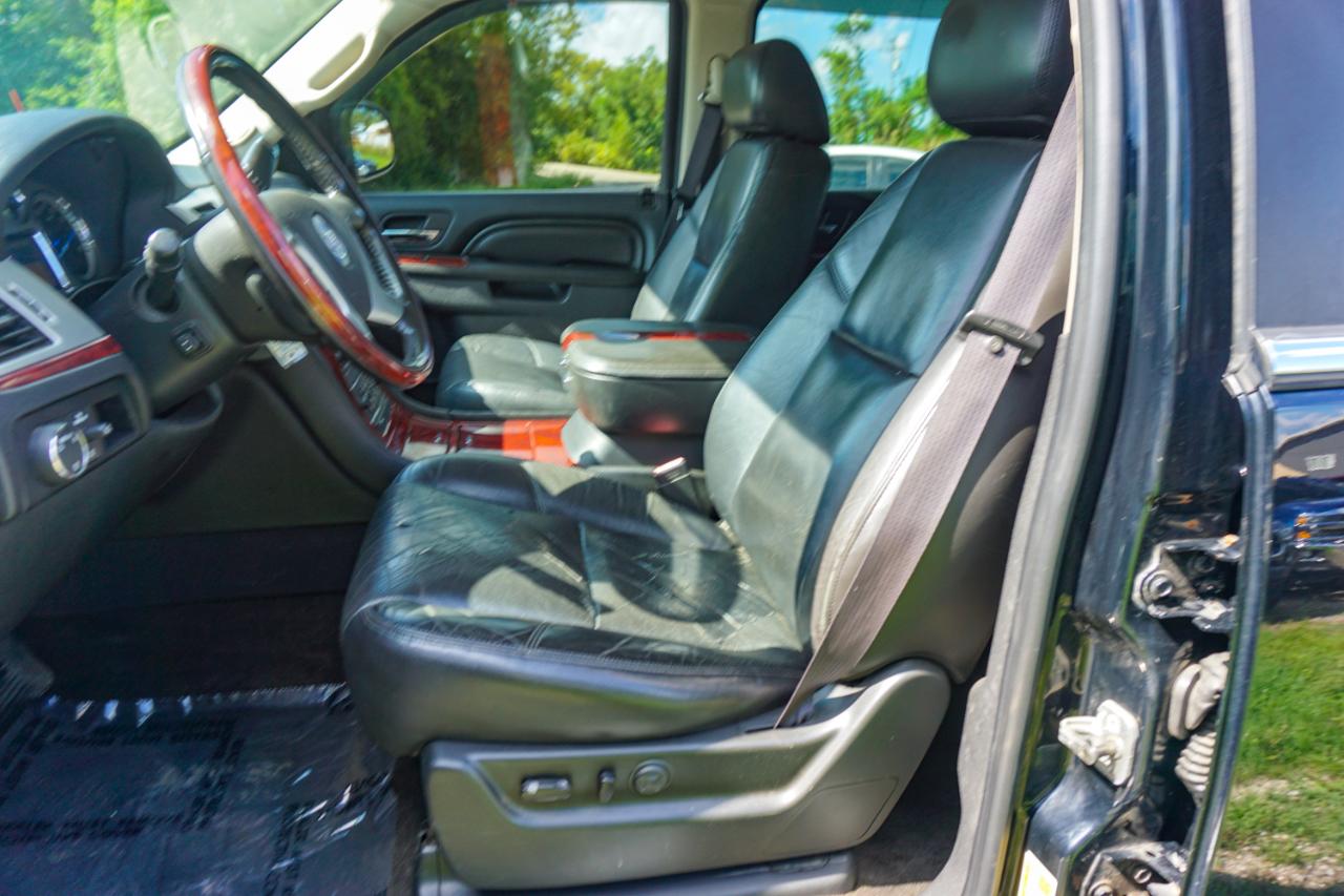 Cadillac Escalade EXT AWD 4dr Base 2011