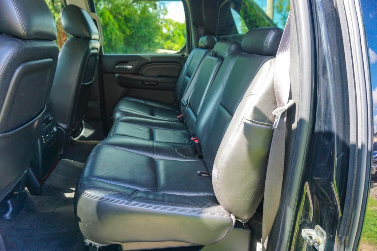 Cadillac Escalade EXT AWD 4dr Base 2011