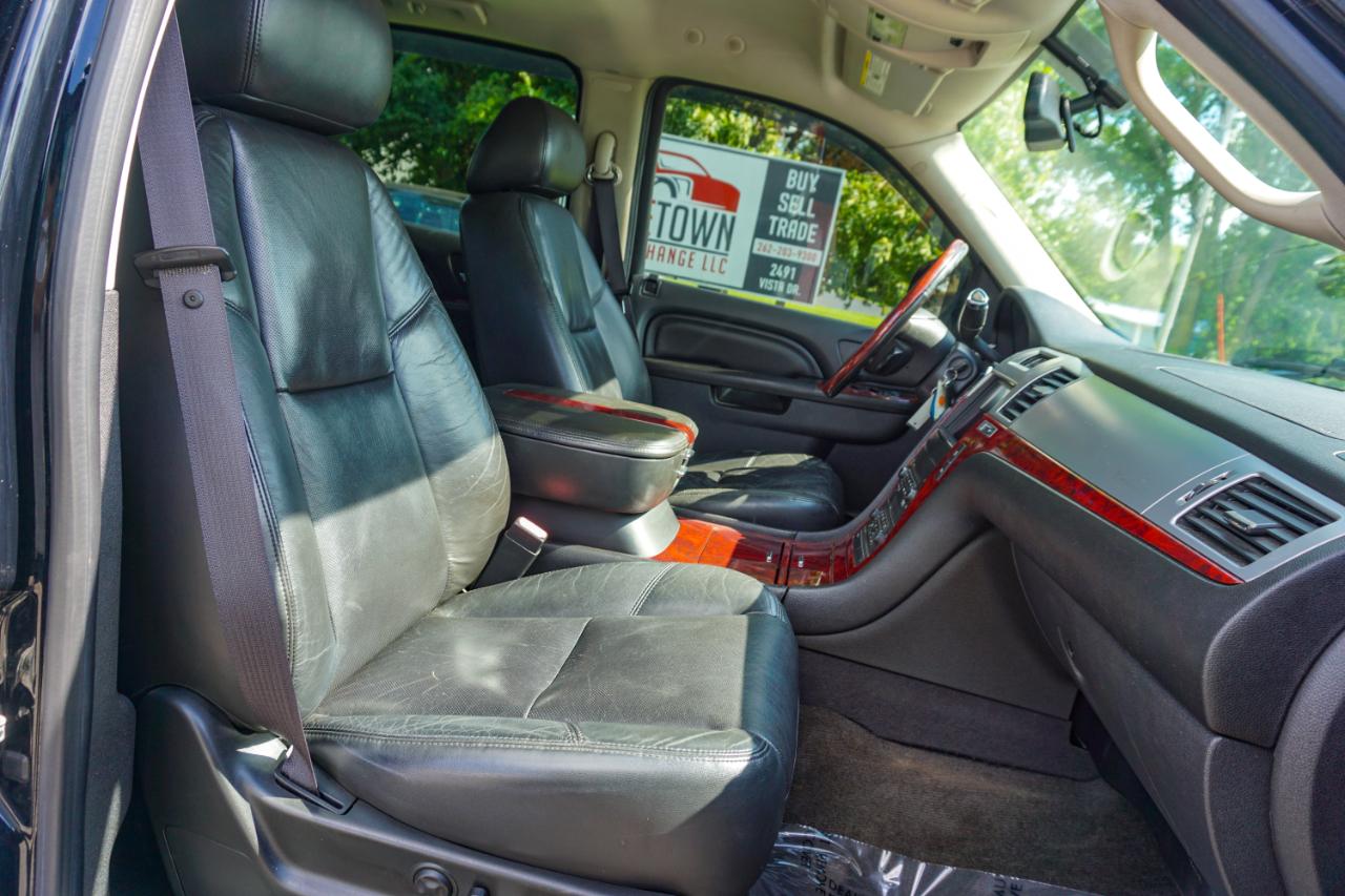 Cadillac Escalade EXT AWD 4dr Base 2011