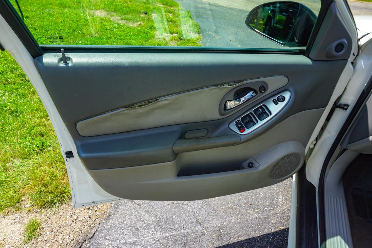 Chevrolet Malibu Maxx 4dr Sdn LT 2005